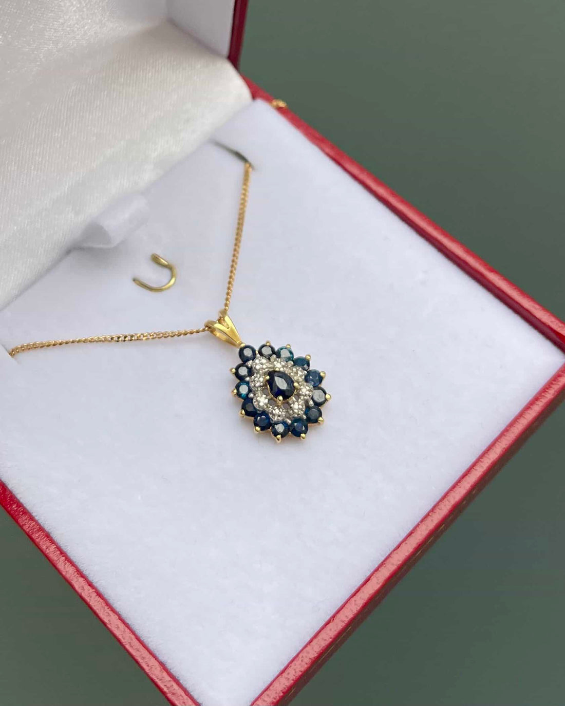 Pendentif Goutte Marguerite Saphirs &amp; Diamants &quot;Alya&quot;