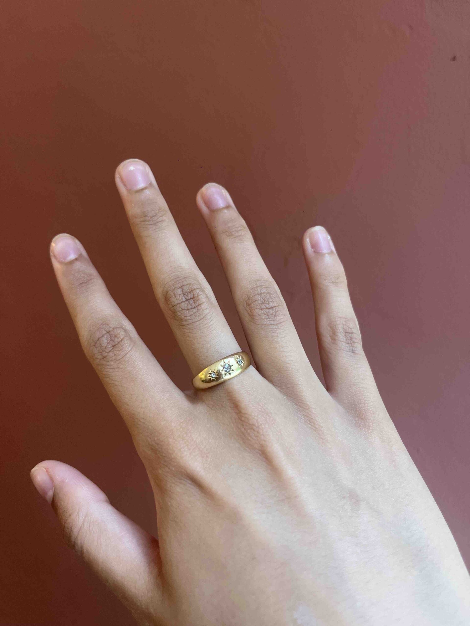 Anillo brazalete de diamantes con engaste de estrella "Klara"