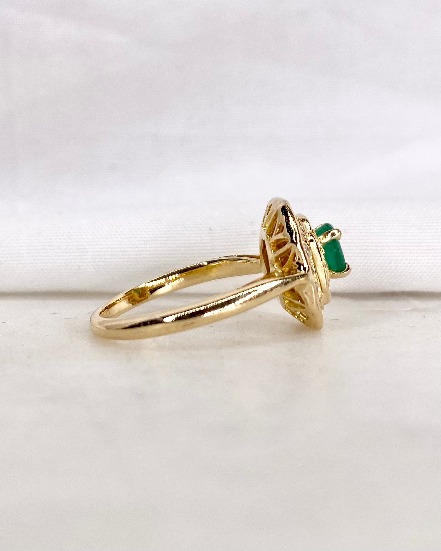 Bague Style Art Deco Émeraude &amp; Diamants "Corine"