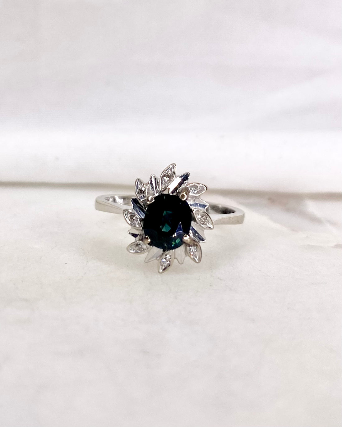 Bague Marguerite Saphir 0.75 carat &amp; Diamants &quot;Bella&quot;