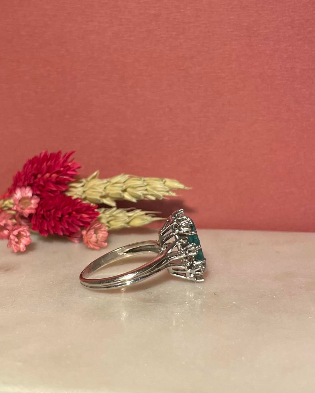 Bague Marguerite Émeraude 0.85 carat &amp; Diamants &quot;Idda&quot;