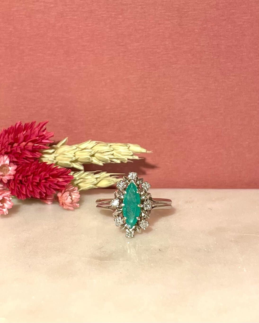 Bague Marguerite Émeraude 0.85 carat &amp; Diamants &quot;Idda&quot;