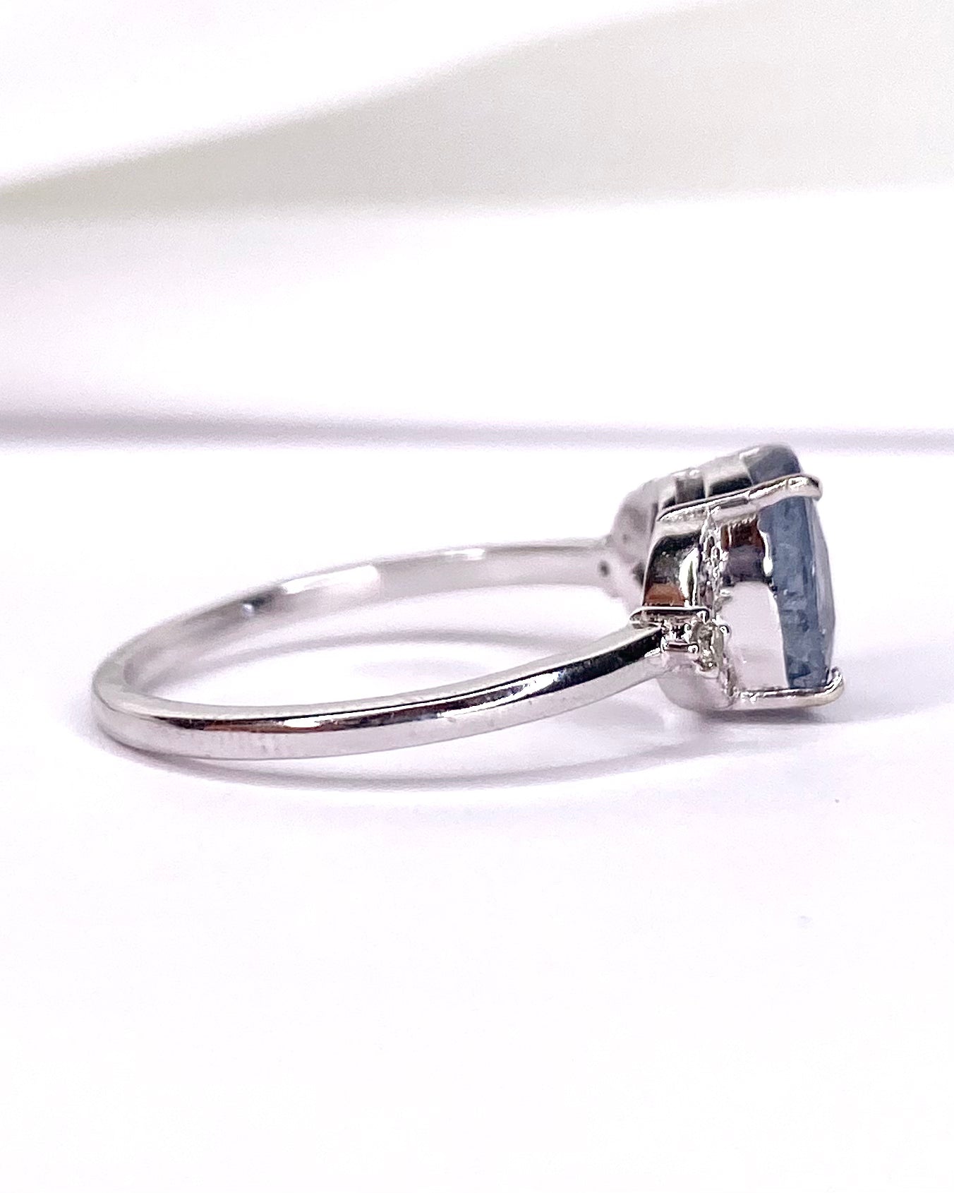 Bague Trilogie Saphir 2.70 carats &amp; Diamants "Florie" - Elliade Paris