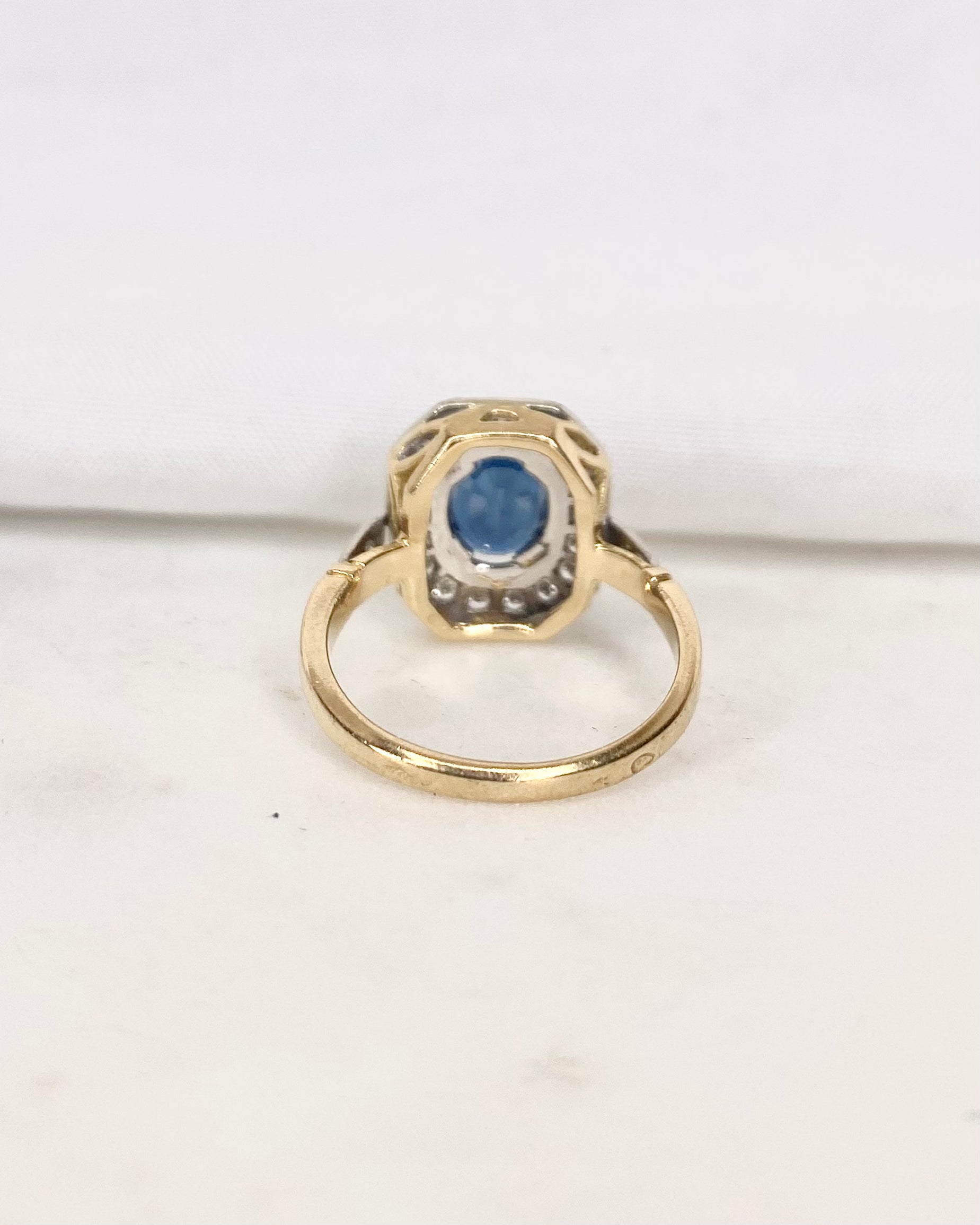 Bague Art Déco Saphir 1.60 carat &amp; Diamants &quot;Aziliz&quot;