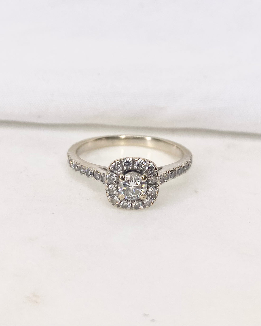 Bague Solitaire Pavé Diamants 0.46 carat &quot;Iliana&quot;