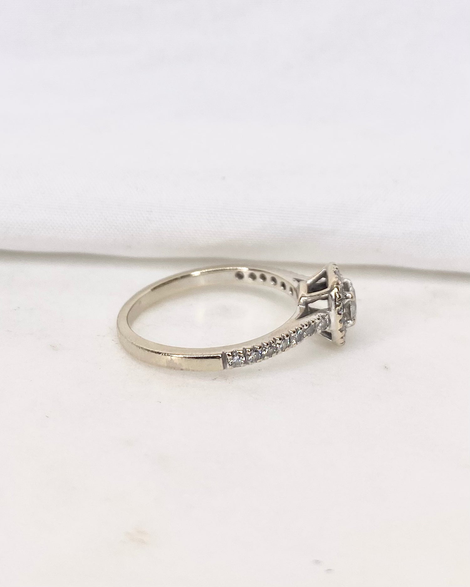 Bague Solitaire Pavé Diamants 0.46 carat &quot;Iliana&quot;