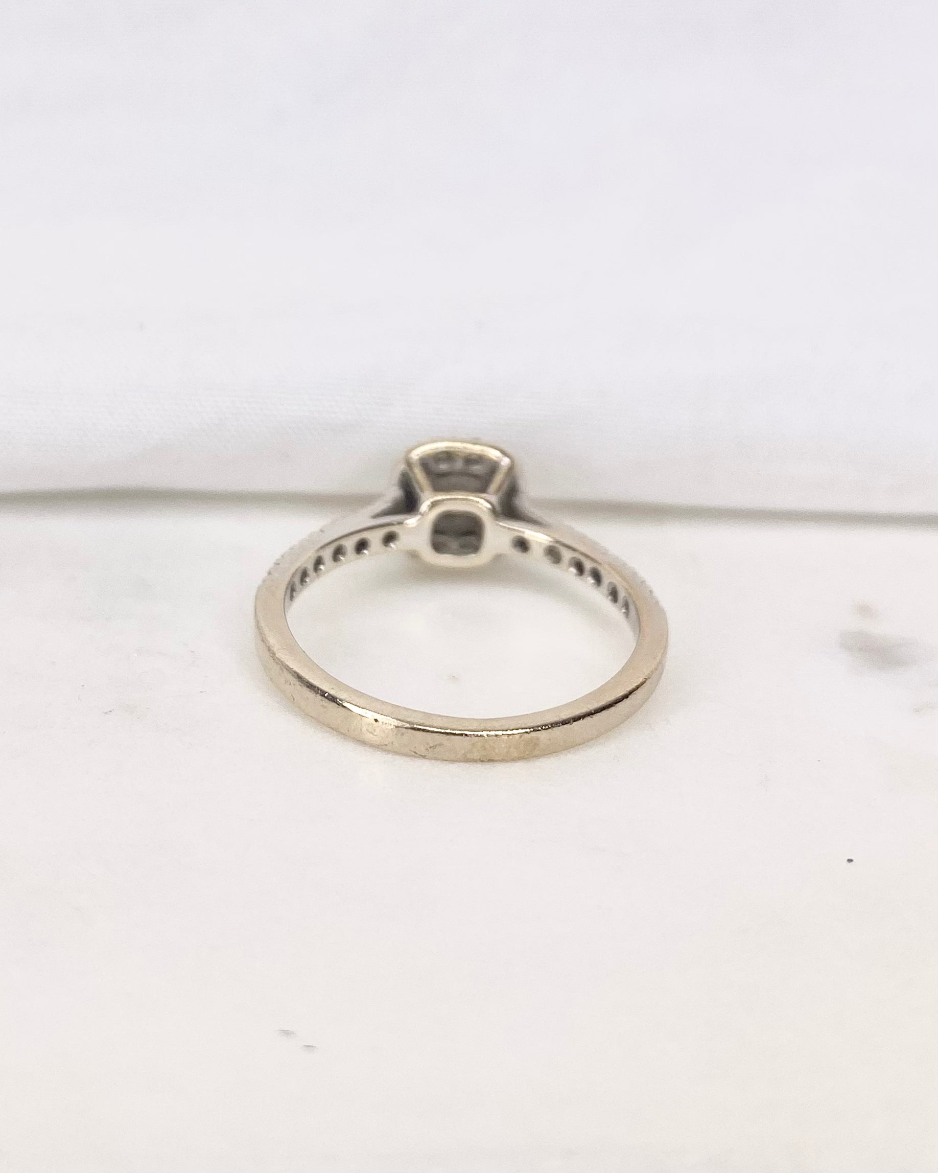 Bague Solitaire Pavé Diamants 0.46 carat &quot;Iliana&quot;