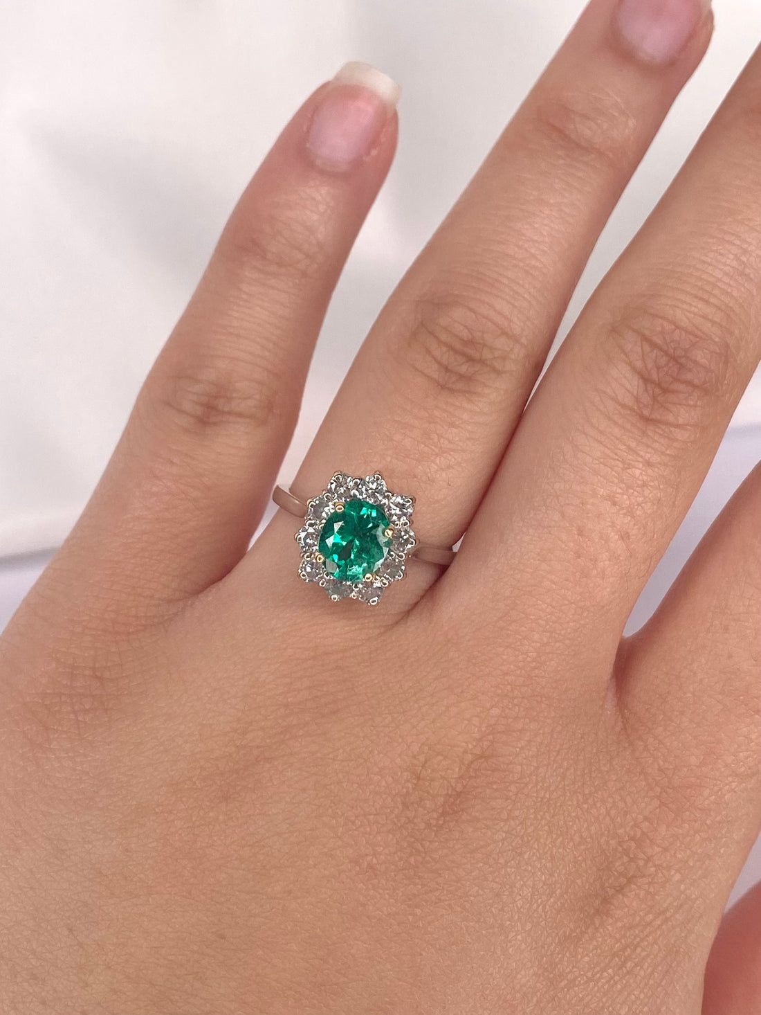 Bague Marguerite Émeraude 1.40 carat &amp; Diamants 0.70 carat "Kimy"