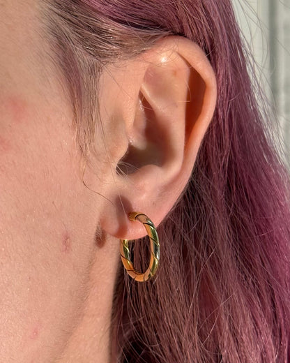 Aros de Oro Amarillo y Gris de 18 quilates "Amaya"