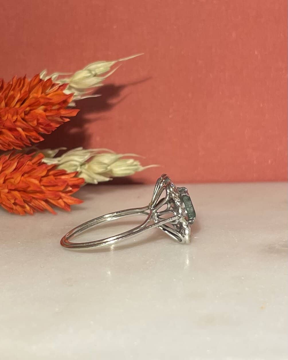 Bague Marguerite Émeraude 0.65 carat &amp; Diamants &quot;Éline&quot;