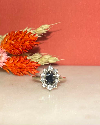 Bague Marguerite Saphir 0.65 Carat &amp; Diamants 0.80 Carat &quot;Yenna&quot;