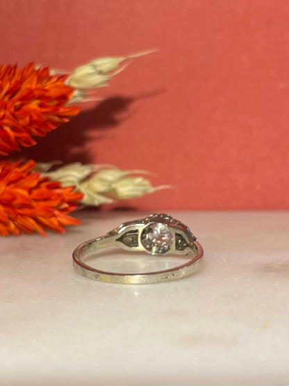 Bague Solitaire Art-Deco Diamant central 0.35 carat &amp; Diamants &quot;Malia&quot;