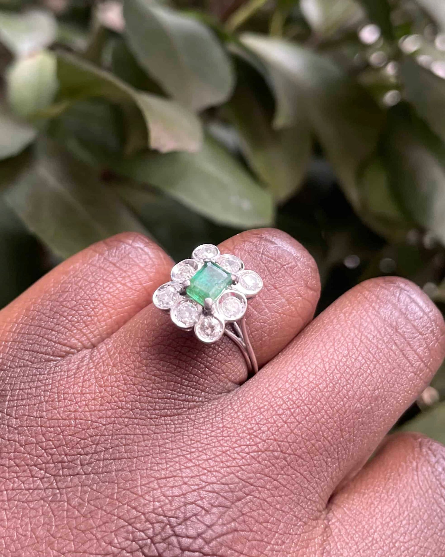 Bague Marguerite Émeraude 0.65 carat &amp; Diamants &quot;Éline&quot;