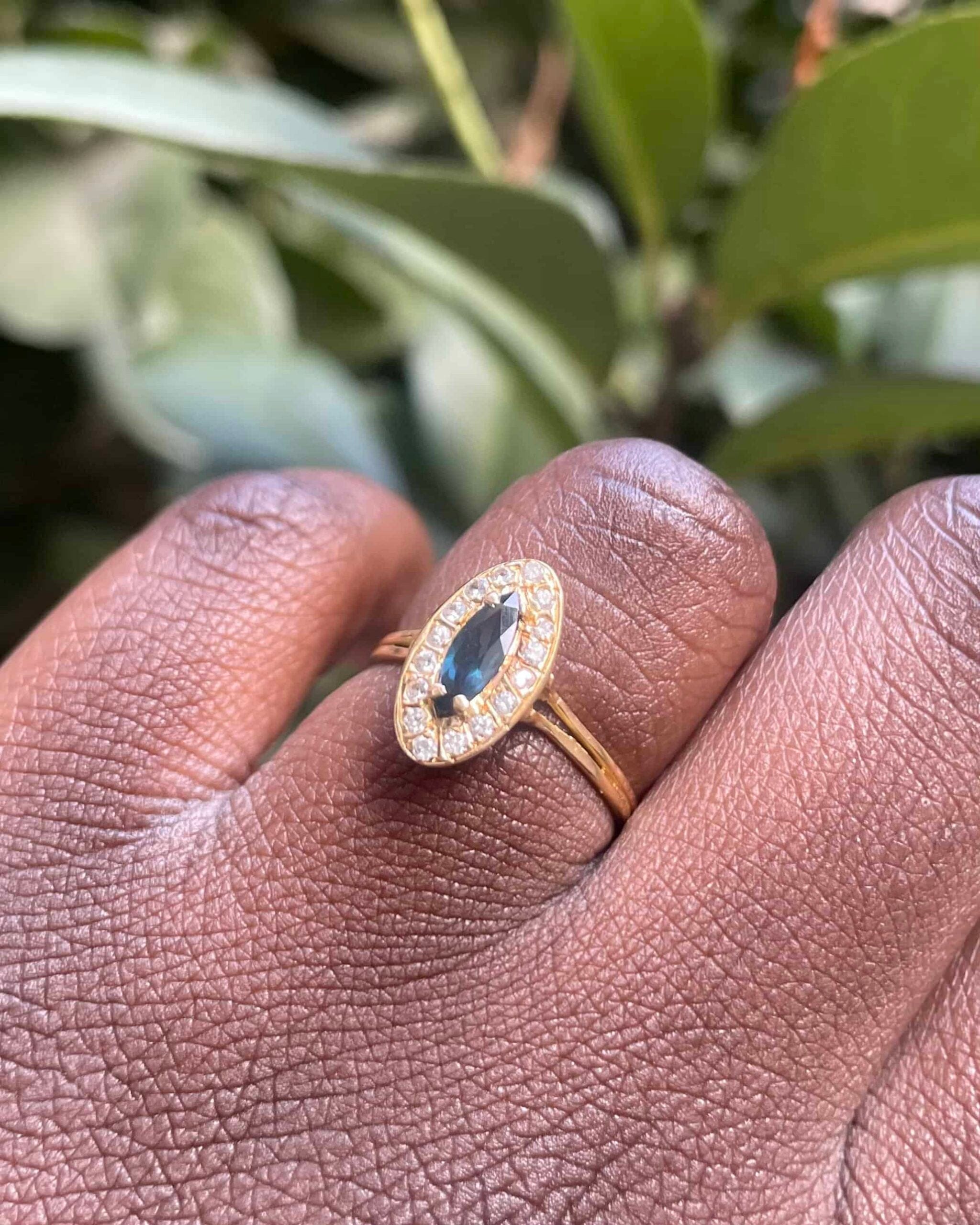 Bague Marquise Style Art-Déco Saphir &amp; Diamants "Naema" - Elliade Paris