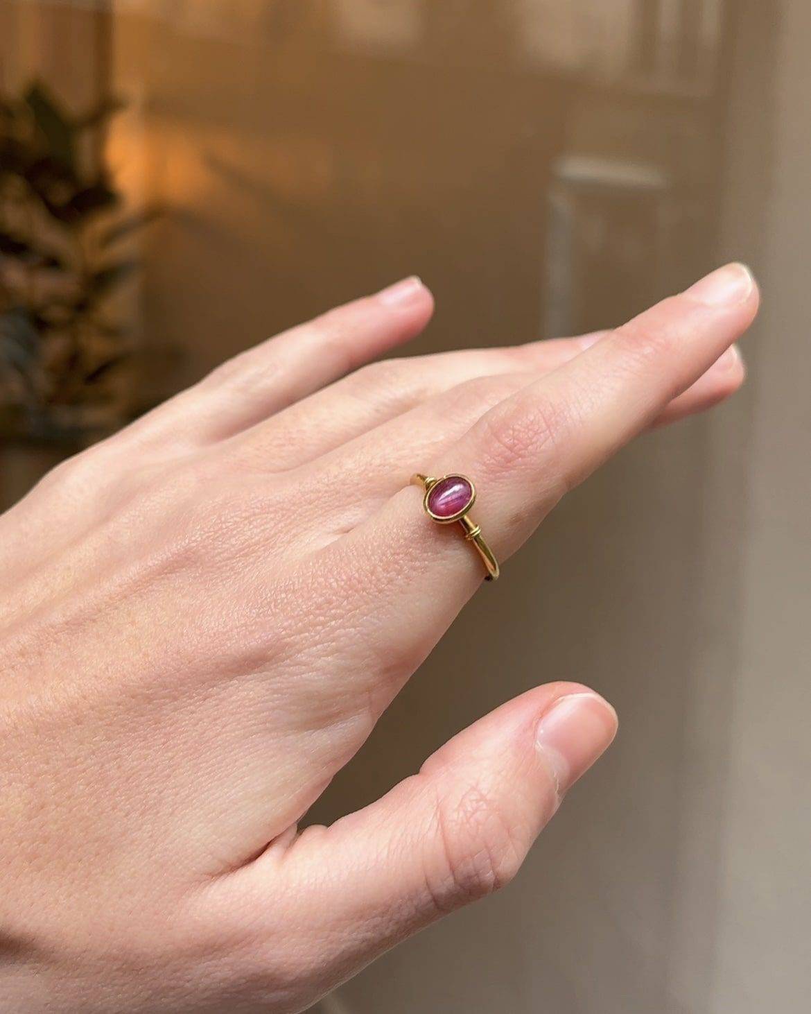 Anillo de oro y rubí de 1,20 quilates "Zelie"