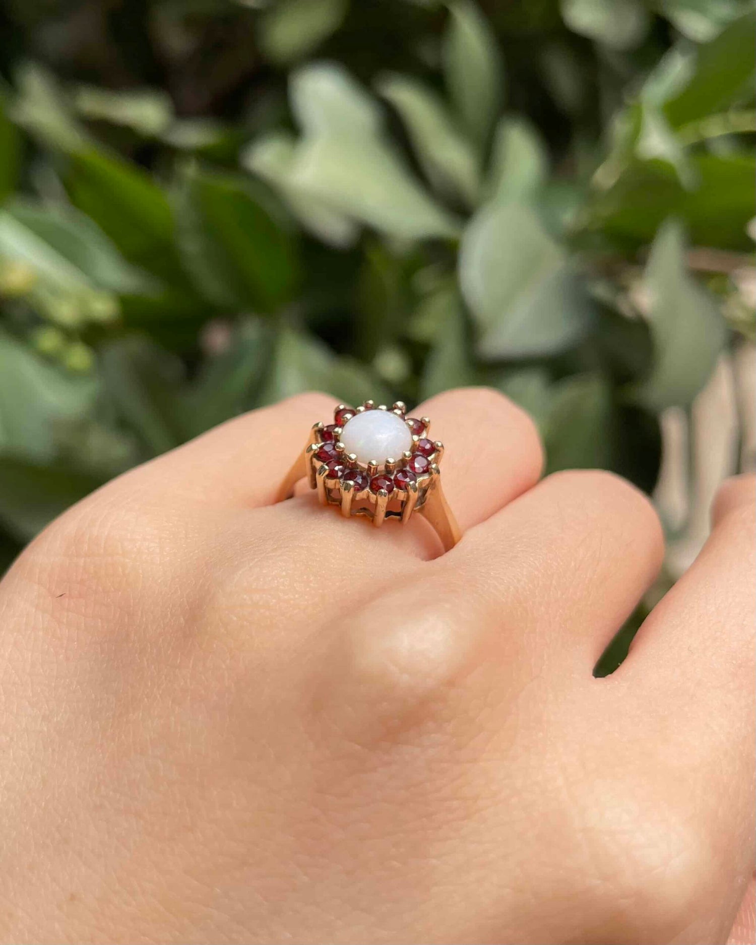 Bague marguerite Opale &amp; 12 Grenats &quot;Nelly&quot;