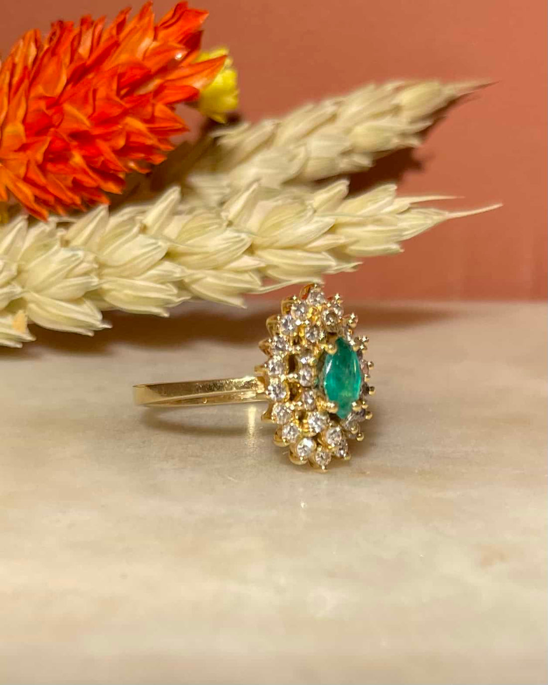 Bague Marguerite Émeraude &amp; 30 Diamants &quot;Sarane&quot;