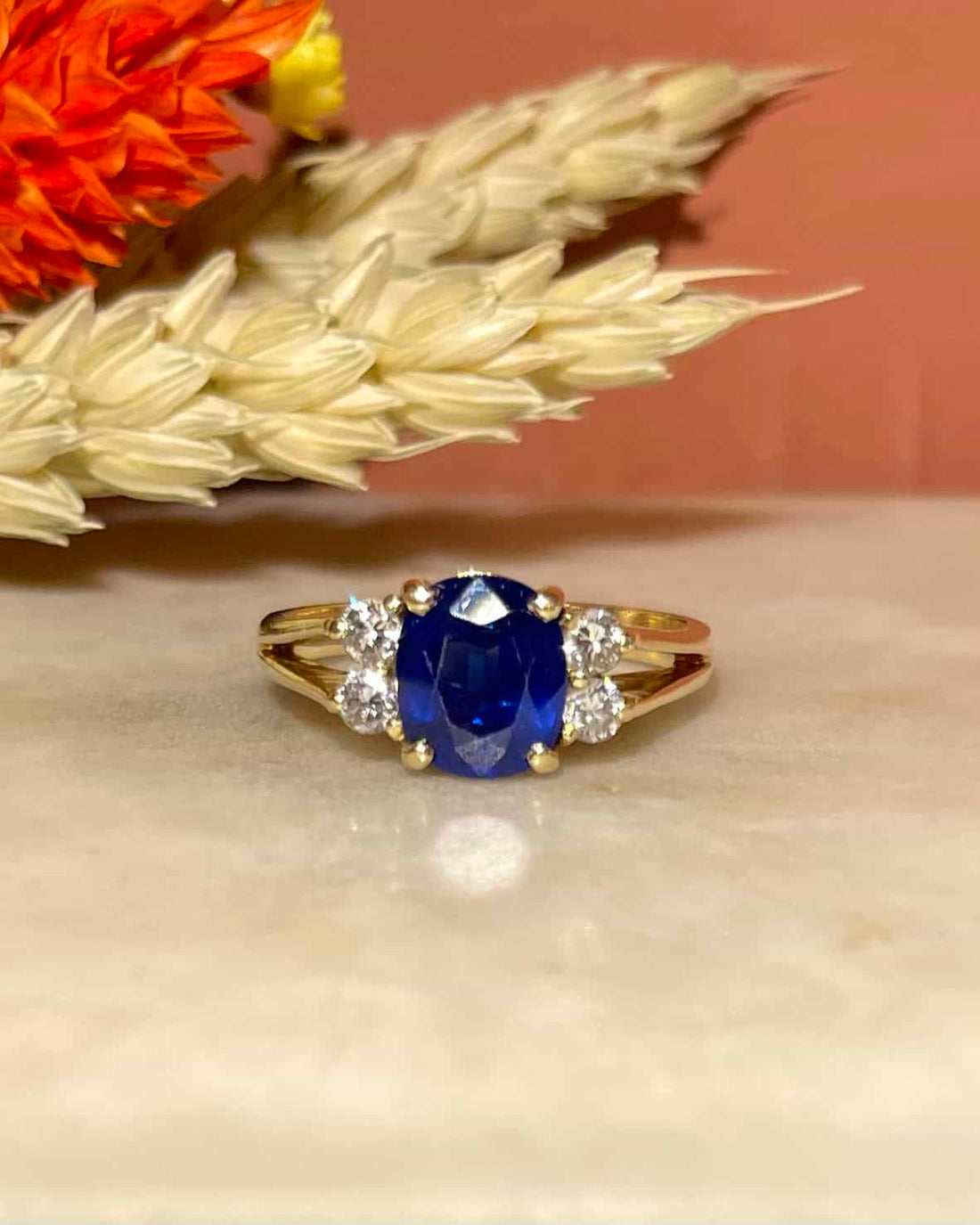 Bague Trilogie Saphir 2 carats &amp; Diamants &quot;Soraya&quot;