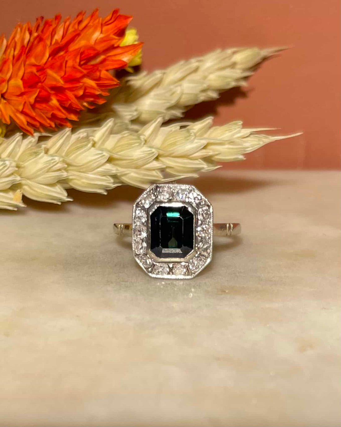 Bague Art-Déco Saphir 1.90 carat &amp; 14 Diamants &quot;Sylvia&quot;
