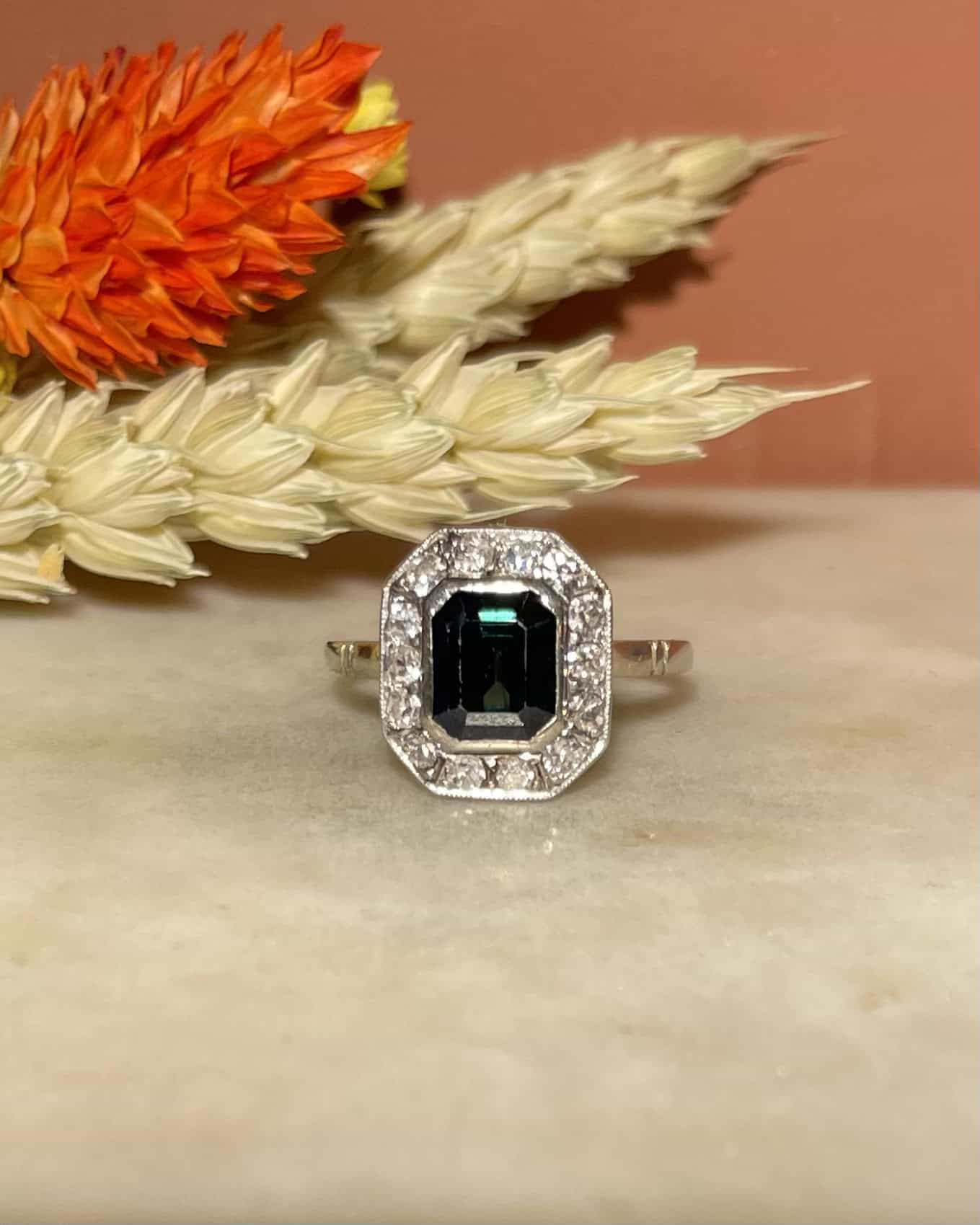 Bague Art-Déco Saphir 1.90 carat &amp; 14 Diamants "Sylvia" - Elliade Paris