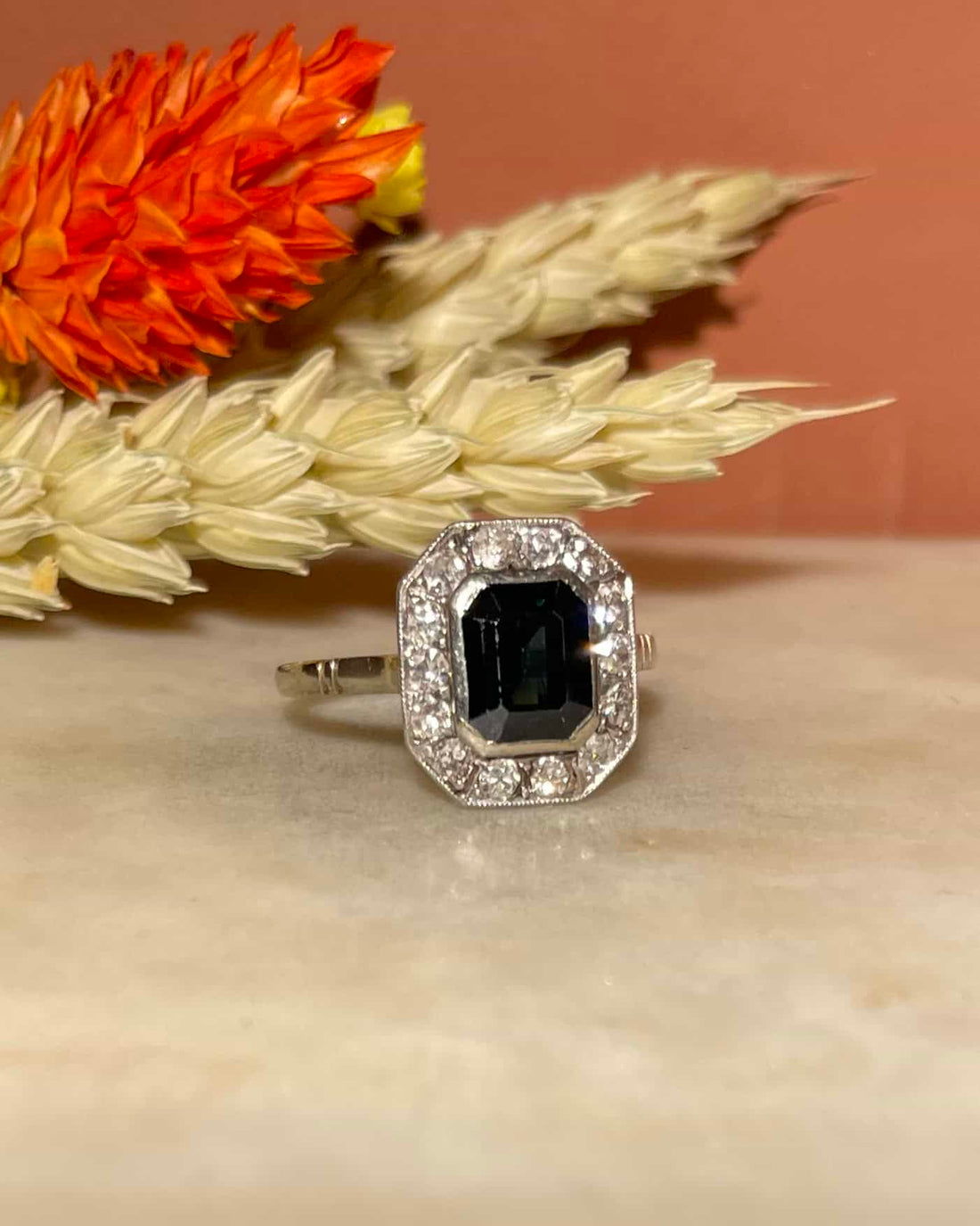Bague Art-Déco Saphir 1.90 carat &amp; 14 Diamants &quot;Sylvia&quot;
