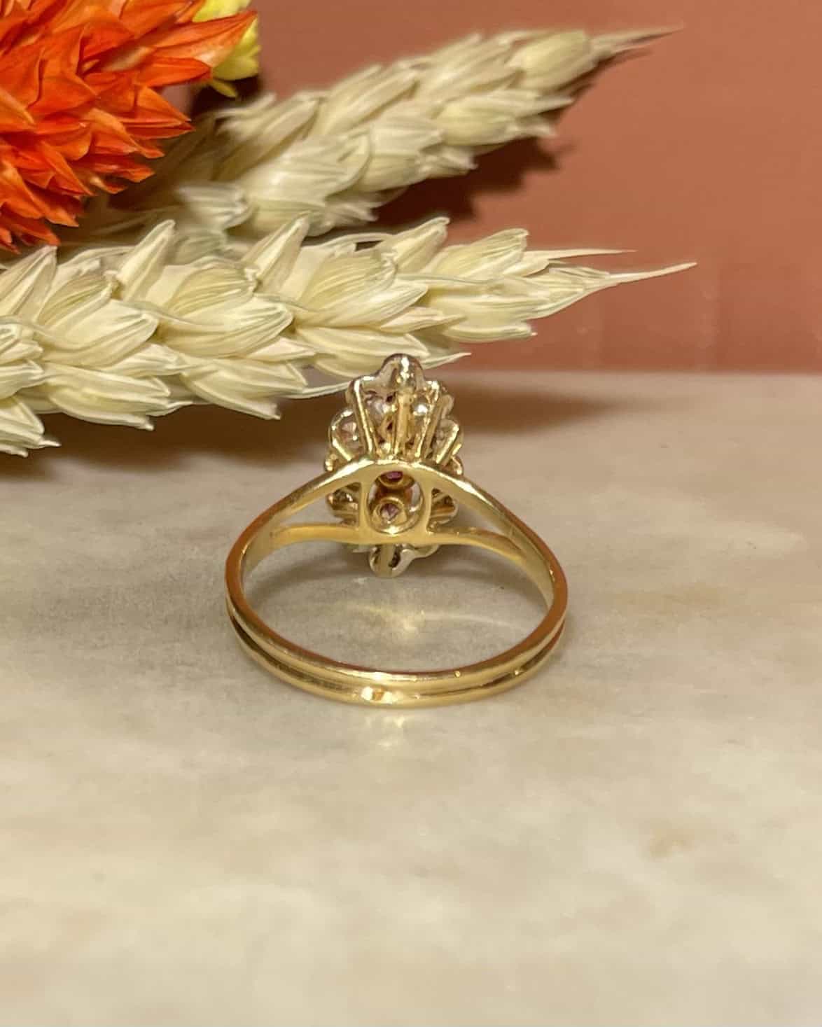 Anillo de rubí y diamantes con talla marquesa "Fallon"