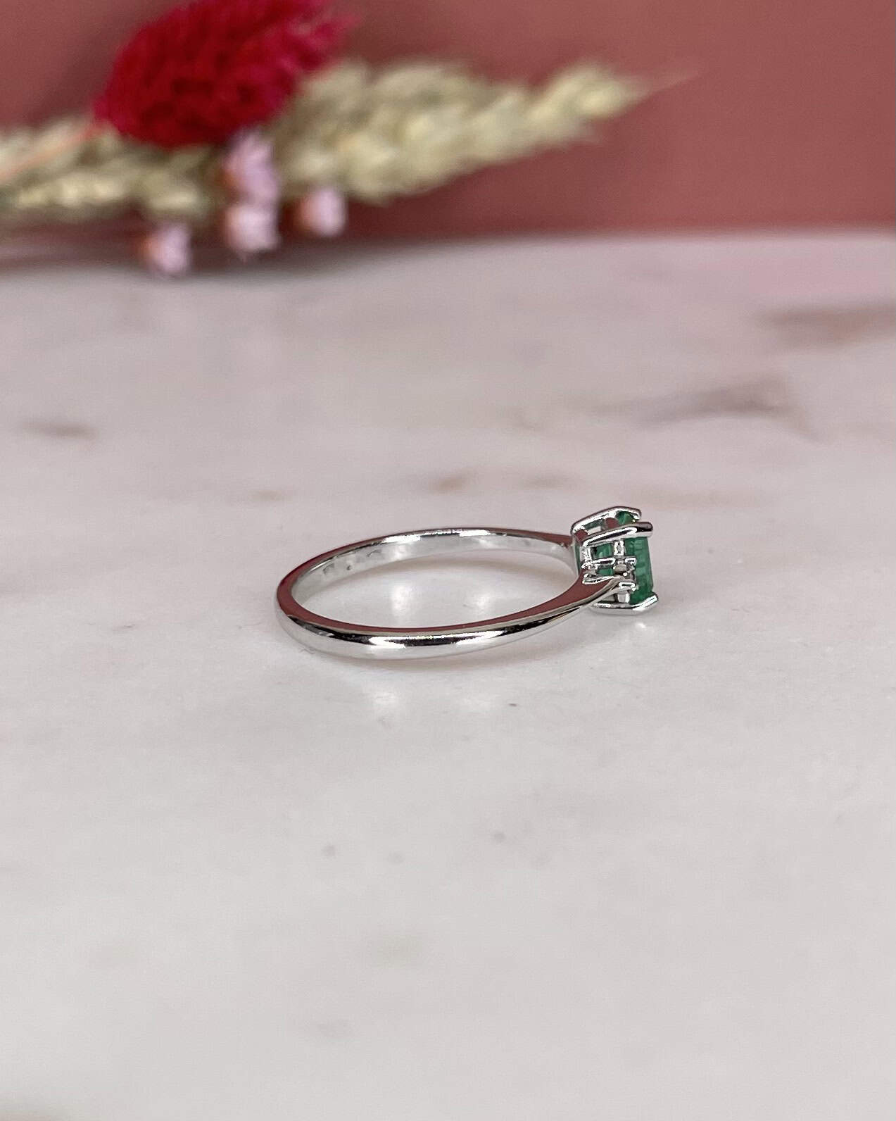 Bague Trilogie Émeraude 0.55 carat &amp; Diamants "Hadia"