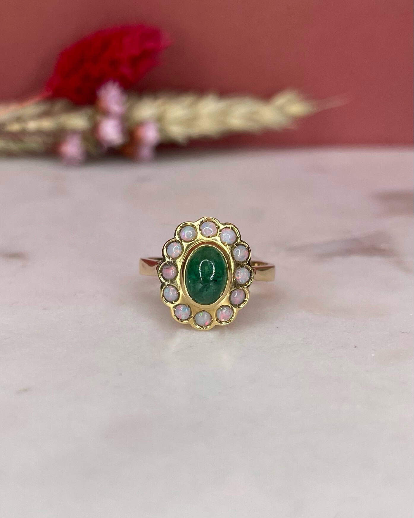 Bague Marguerite Émeraude Cabochon 1 Carat &amp; Opales "Naima"