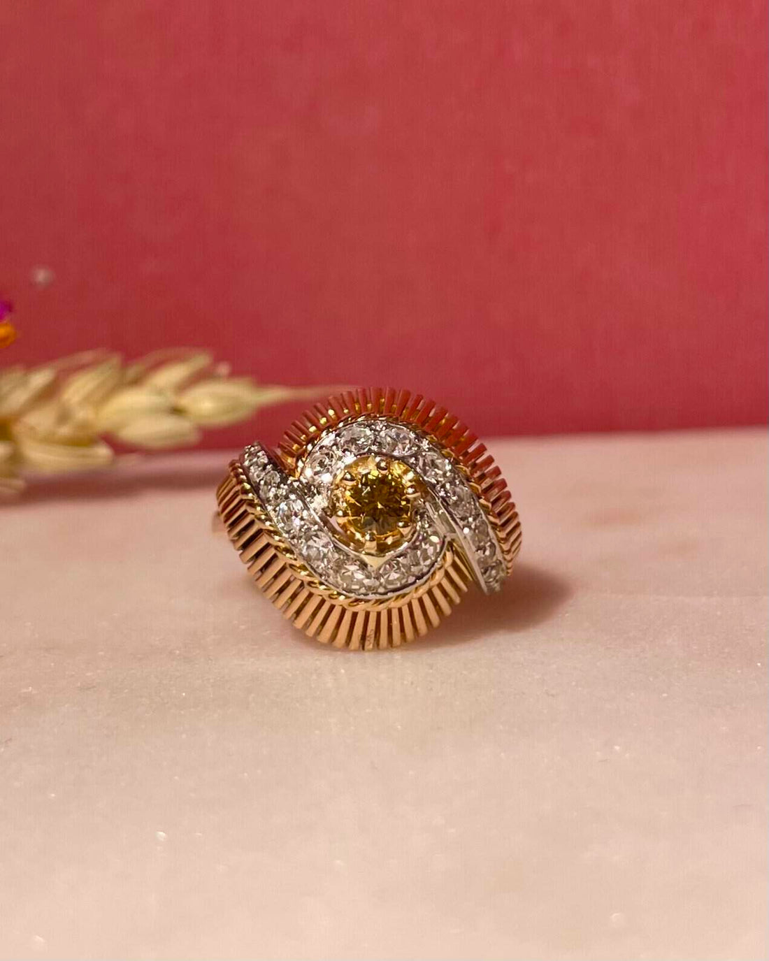 Bague Tourbillon Saphir Jaune et Diamants &quot;Emmna&quot;