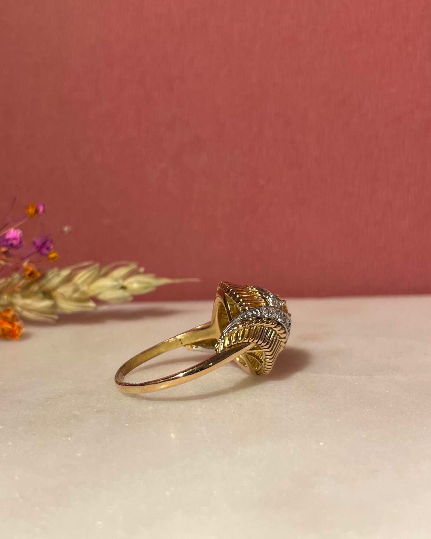 Bague Tourbillon Saphir Jaune et Diamants &quot;Emmna&quot;
