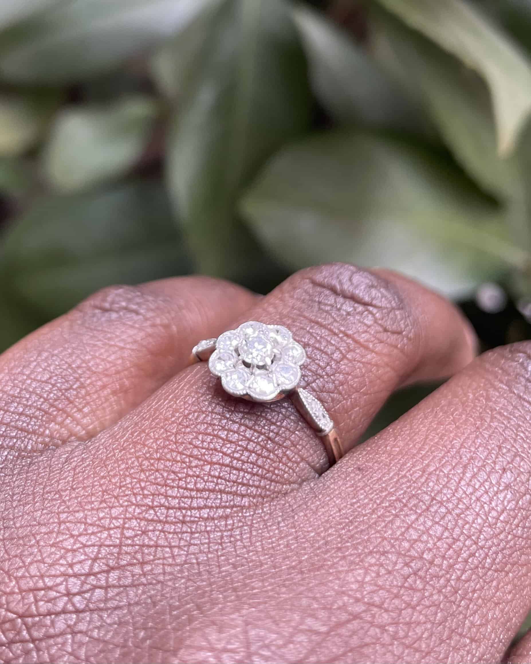 Bague Vintage Marguerite Art-Déco 0.60 Carat Diamants  "Peery"