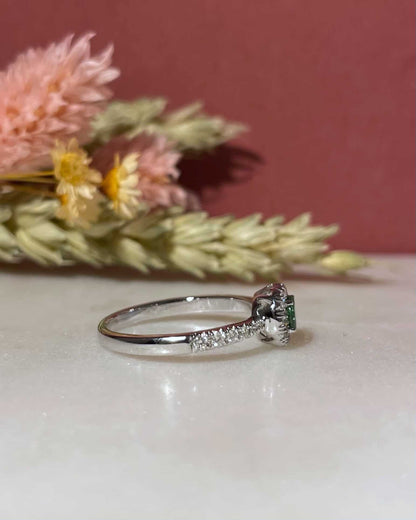 Bague Marguerite &quot;Camille&quot; Grenat Tsavorite &amp; 26 Diamants