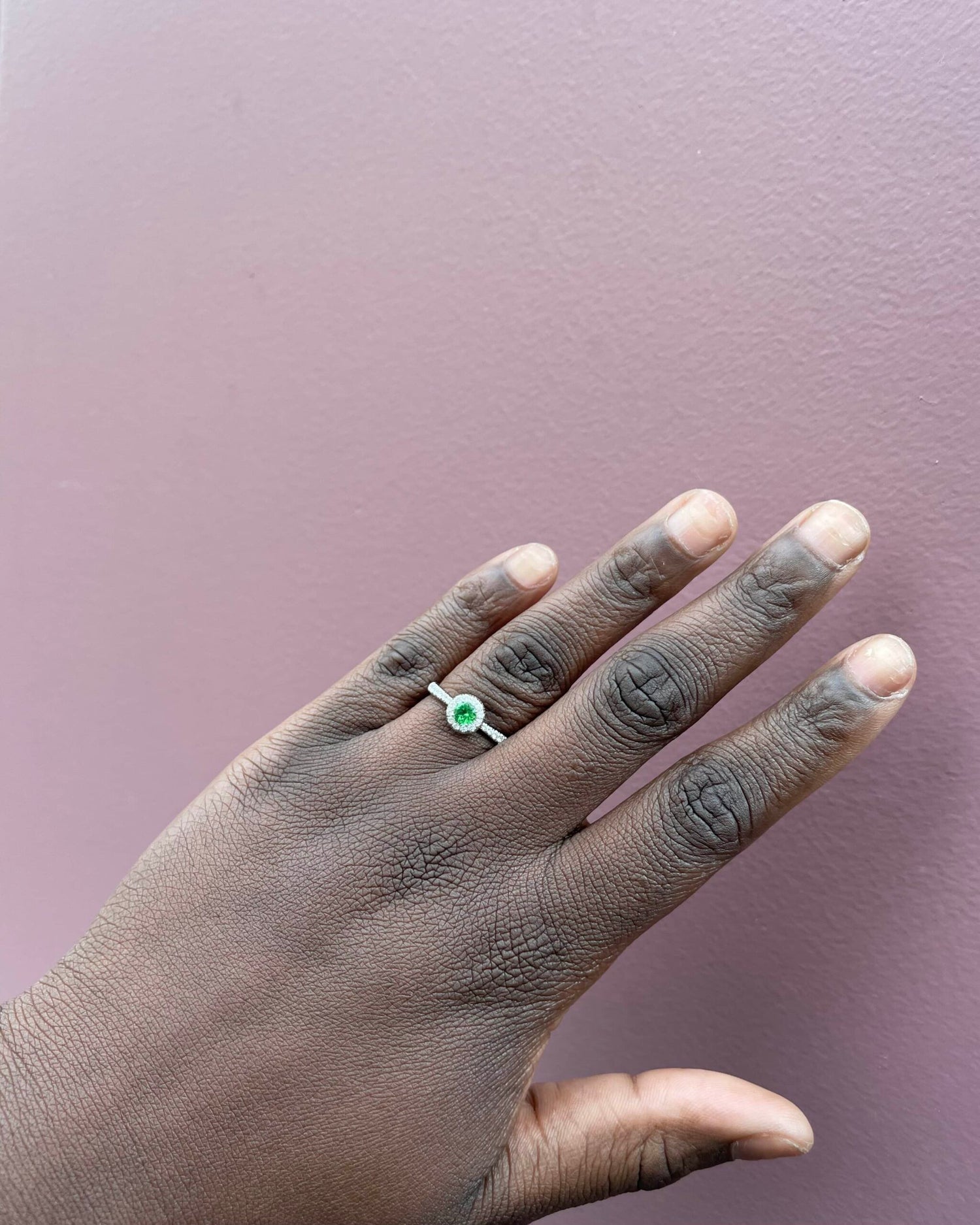 Bague Marguerite &quot;Camille&quot; Grenat Tsavorite &amp; 26 Diamants