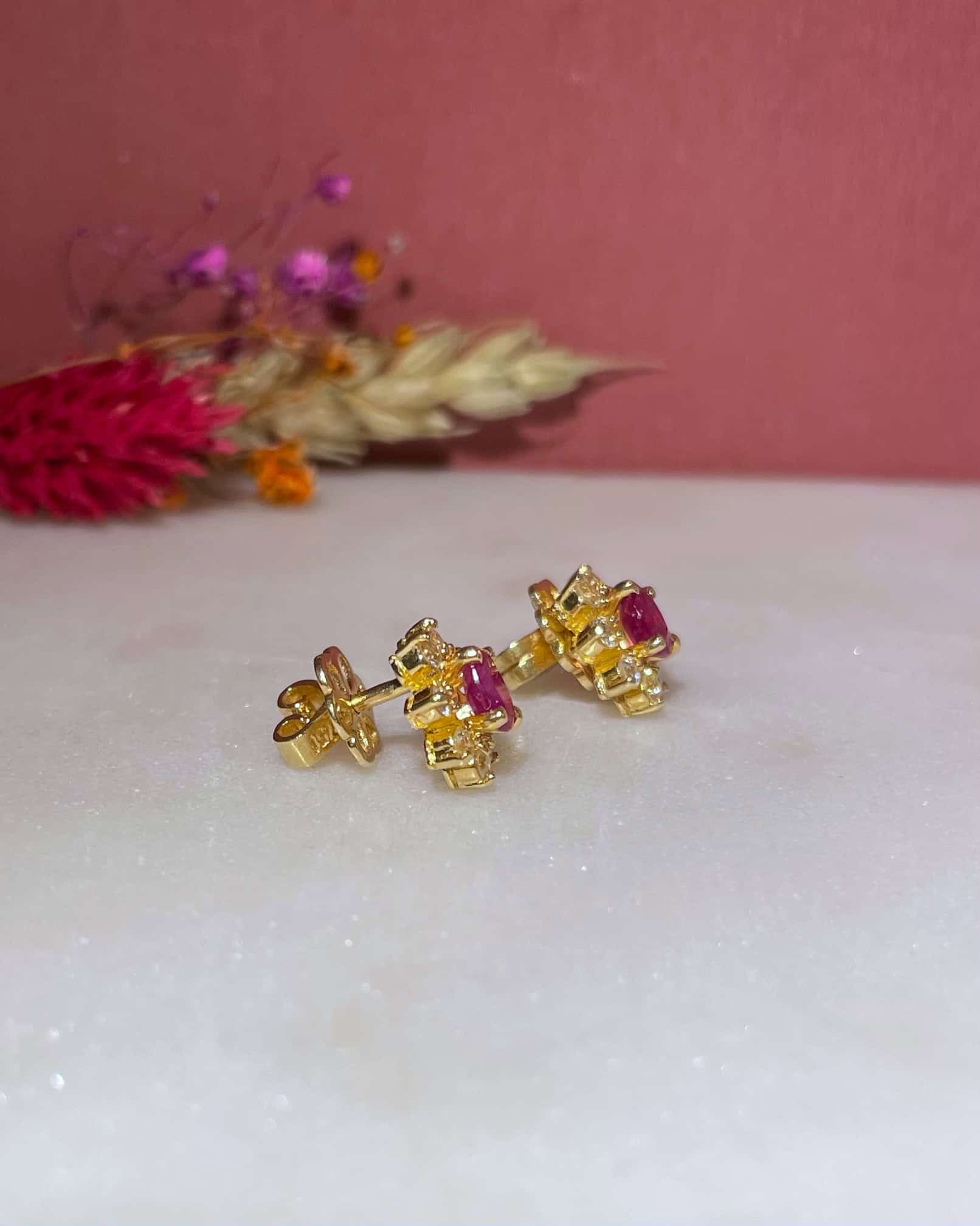 Boucles Marguerites Rubis 1.44 Carat &amp; 16 Diamants "Clarine"
