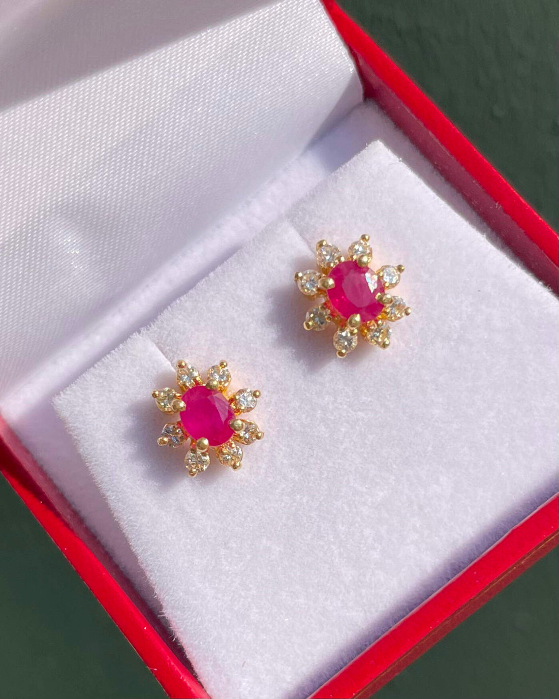 Boucles Marguerites Rubis 1.44 Carat &amp; 16 Diamants &quot;Clarine&quot;