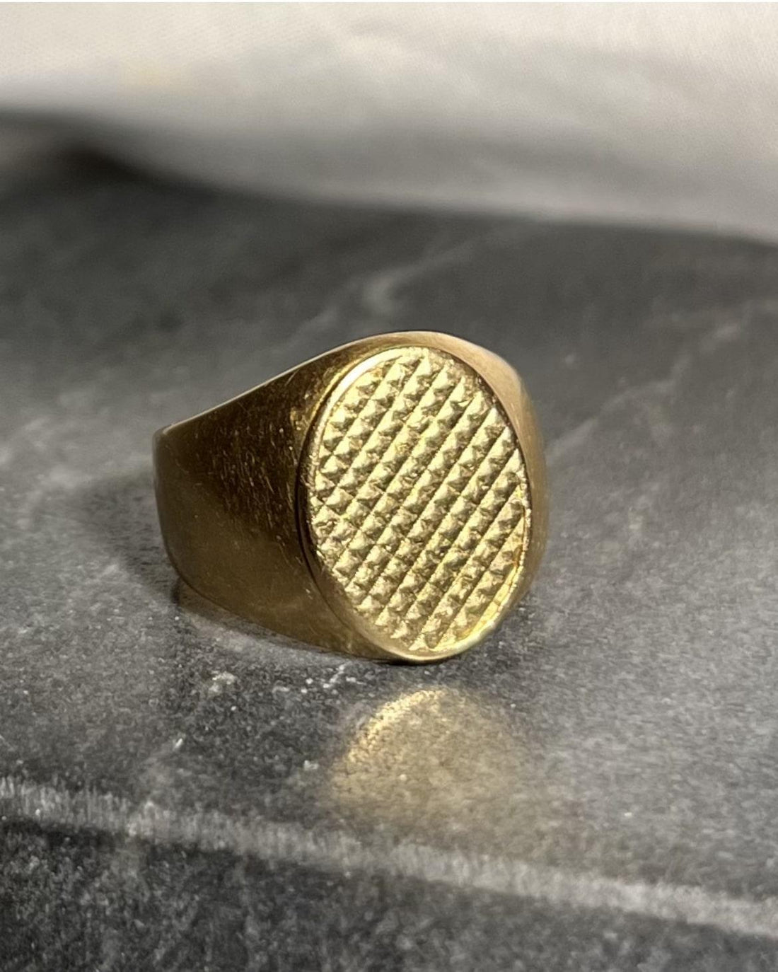 Vintage yellow gold signet ring &quot;Angelina&quot;