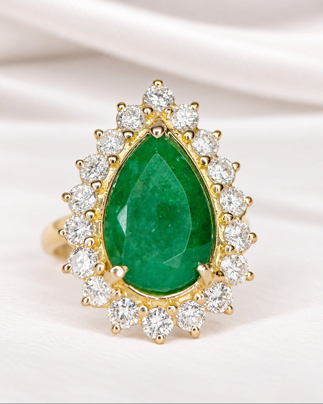 “Pénélope” Daisy Ring, 3.31-carat Emerald &amp; 0.90-carat Diamonds, 4.9g