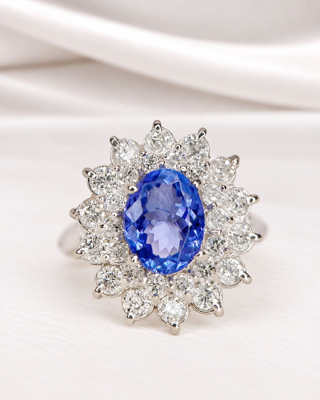 2.16-carat Tanzanite &amp; 1.26-carat Diamond “Océane” Daisy Ring