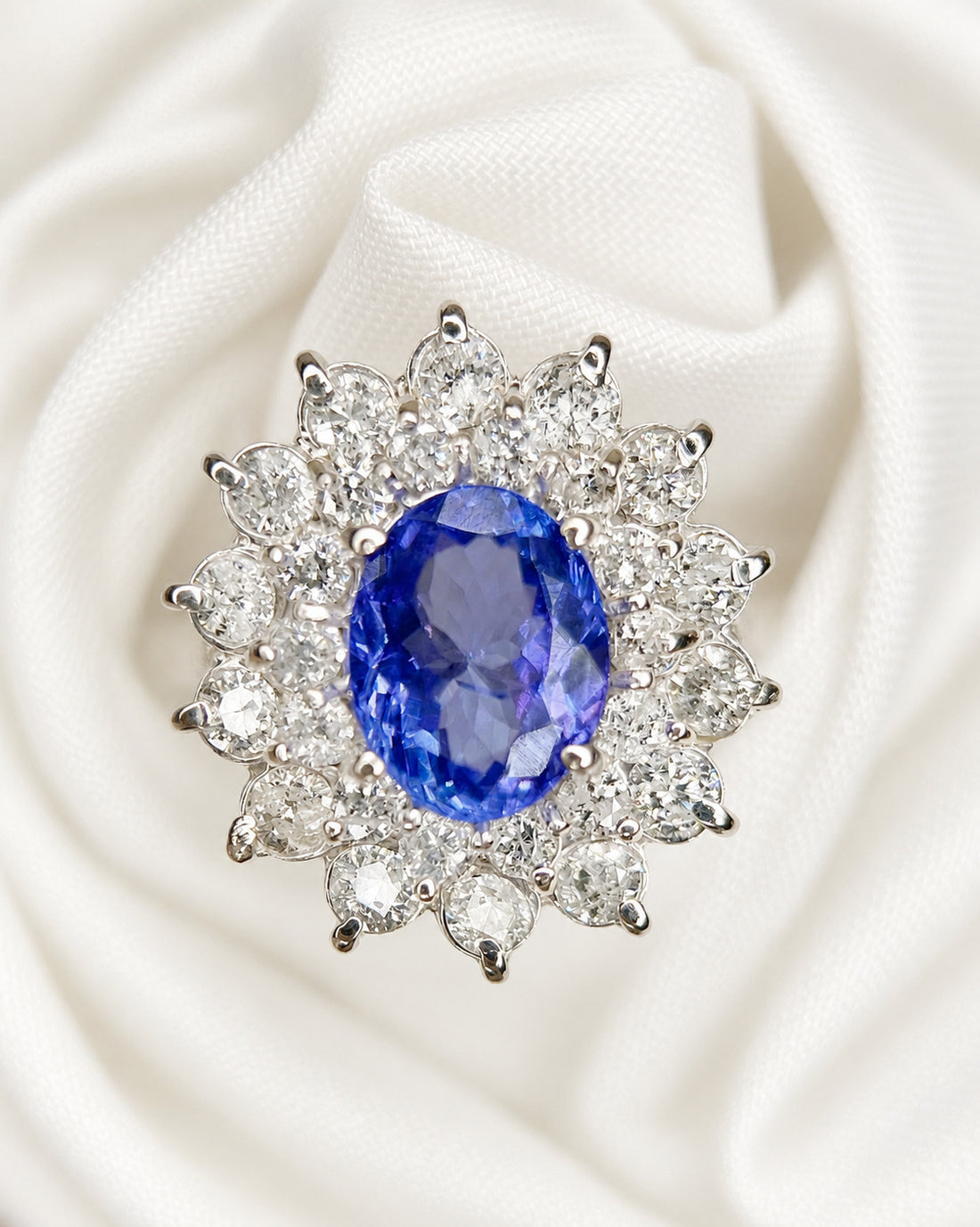 2.16-carat Tanzanite &amp; 1.26-carat Diamond “Océane” Daisy Ring