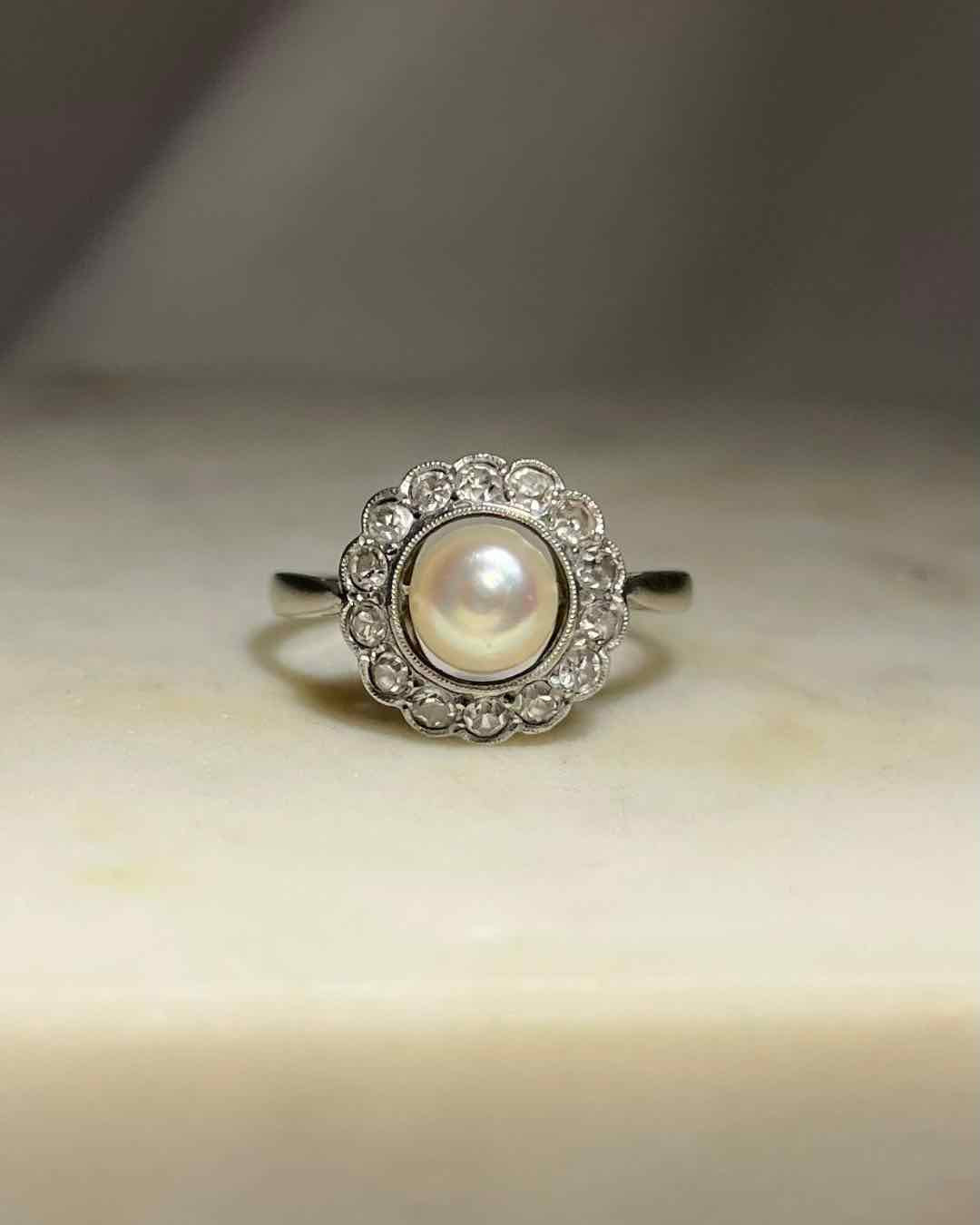 Anillo de margaritas de perla y diamantes &quot;Jenna&quot;