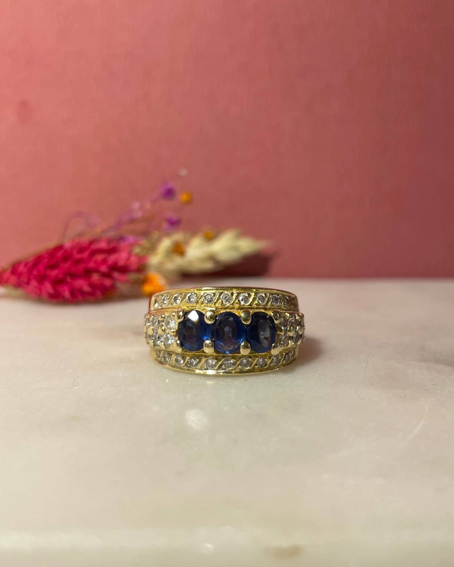 Bague Jonc saphirs 1.20 carat &amp; 34 Diamants &quot;Brune&quot;