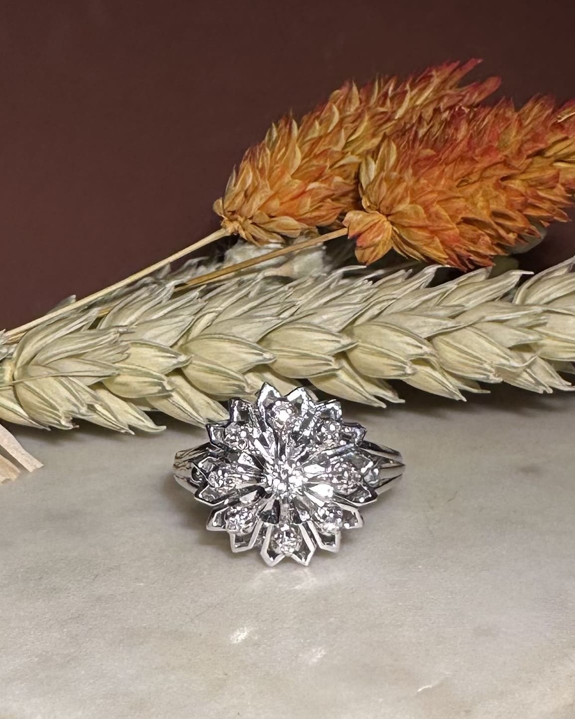 Anillo de margaritas con diamantes &quot;Kalone&quot;