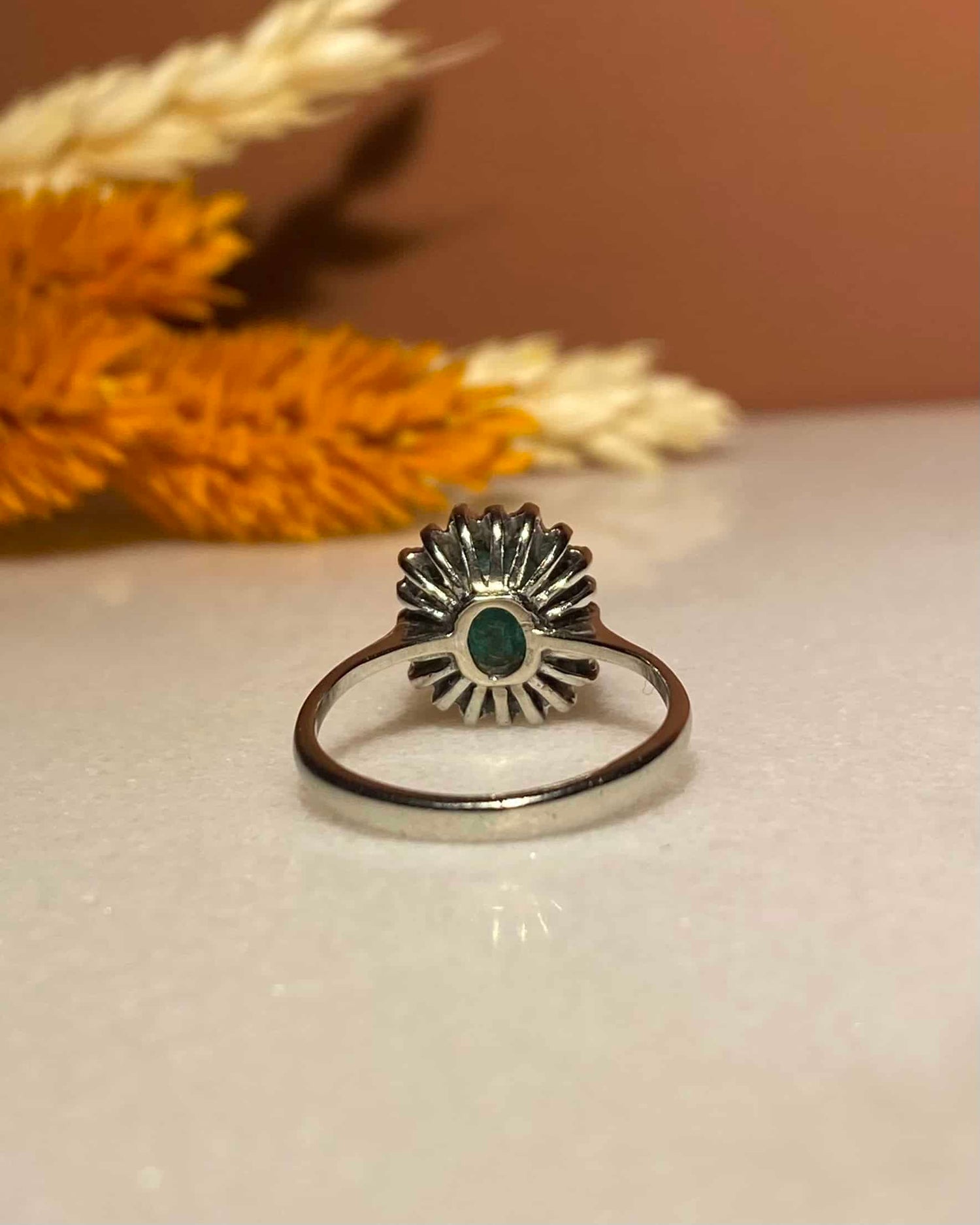 Bague Marguerite Émeraude 1 carat &amp; 10 Diamants &quot;Andrea&quot;