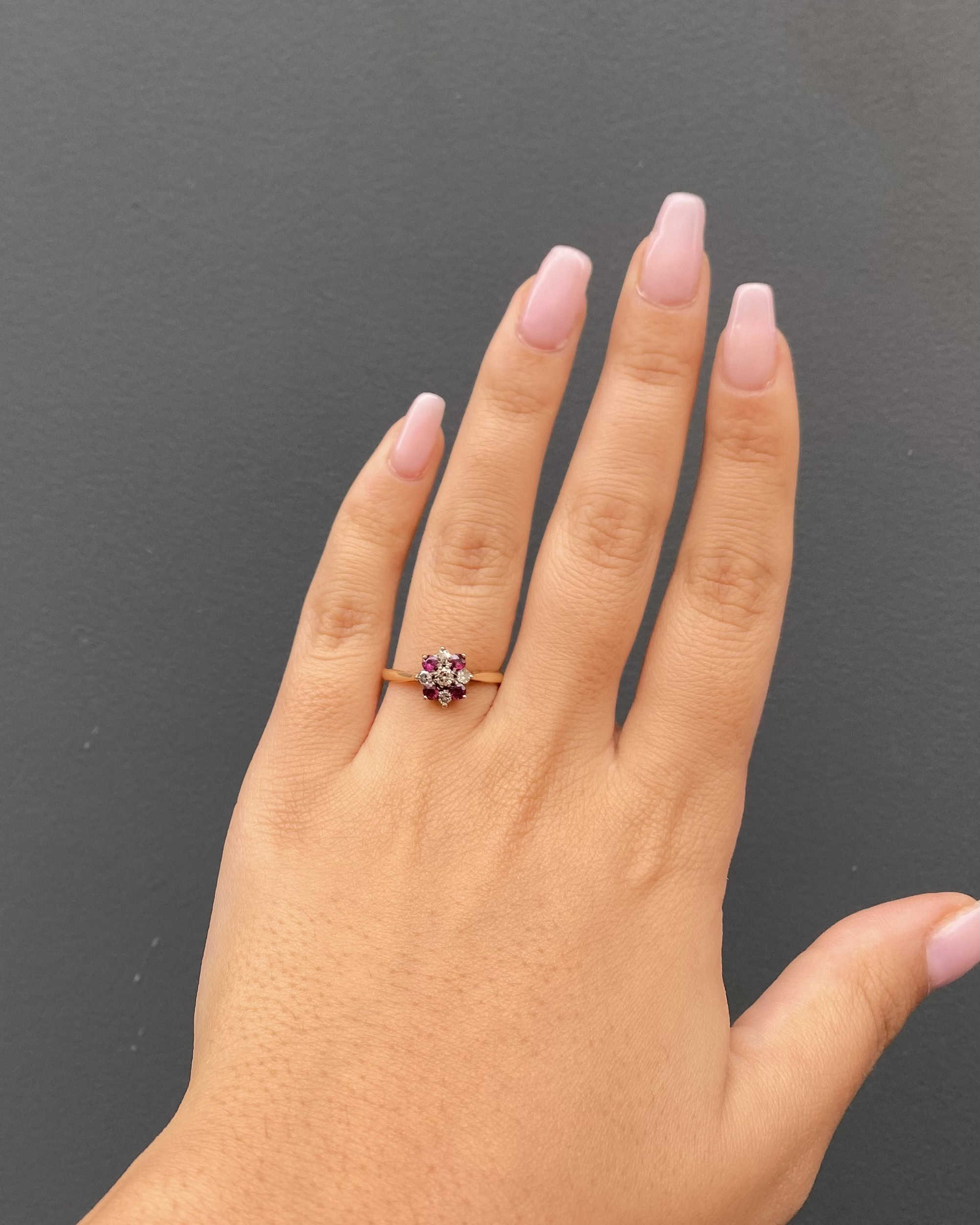 Bague Marguerite Rubis &amp; Diamants &quot;Adrianna&quot;