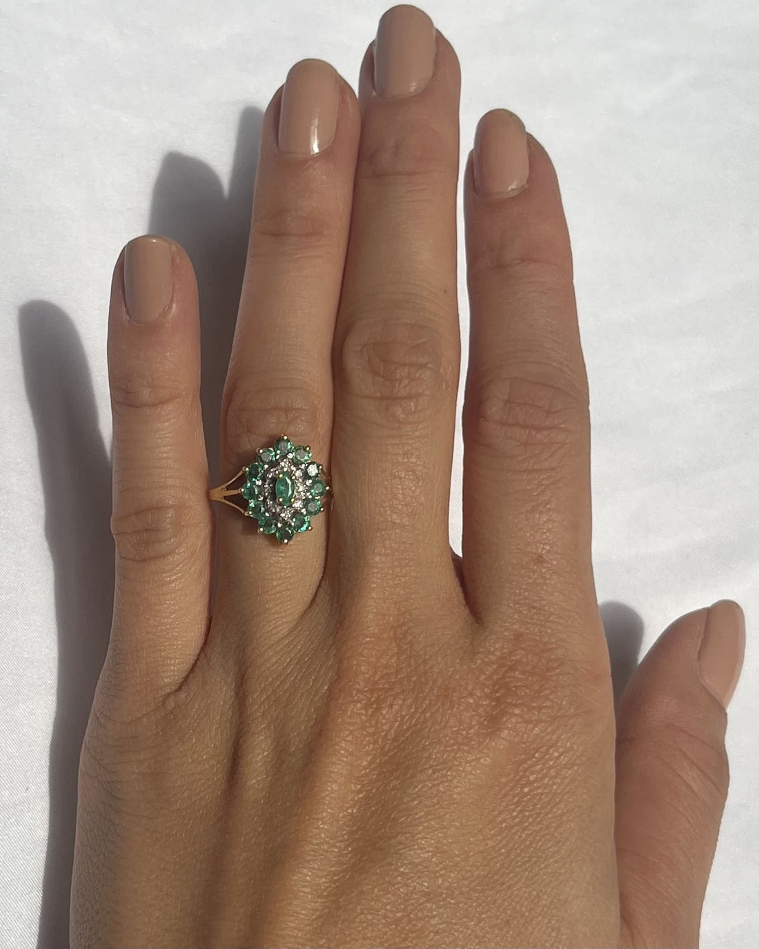 Bague Marguerite émeraude &amp; diamants &quot;Milla&quot;