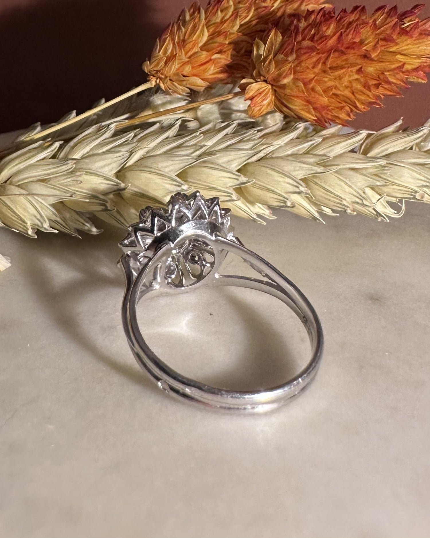 Anillo de margaritas con diamantes &quot;Kalone&quot;
