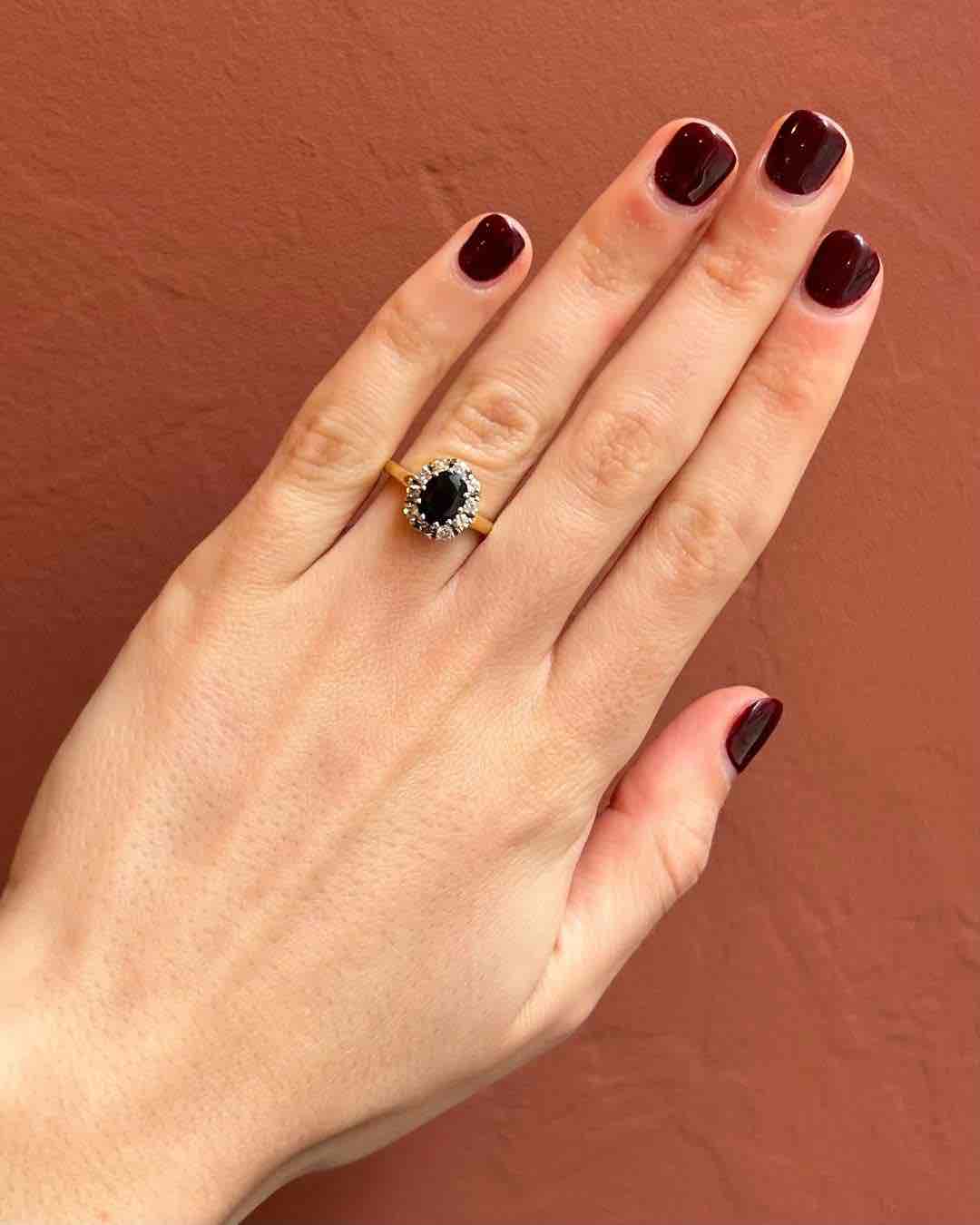 Anillo "Patsy" con margaritas de zafiro y diamantes