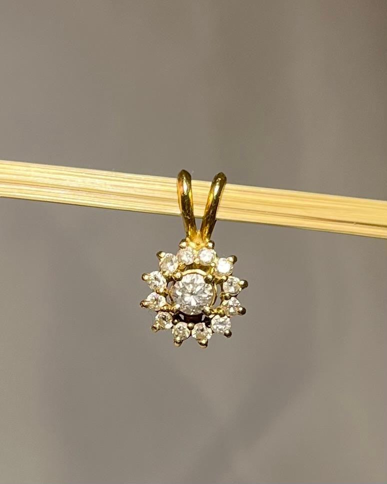 Colgante de margarita con diamantes "Pia"