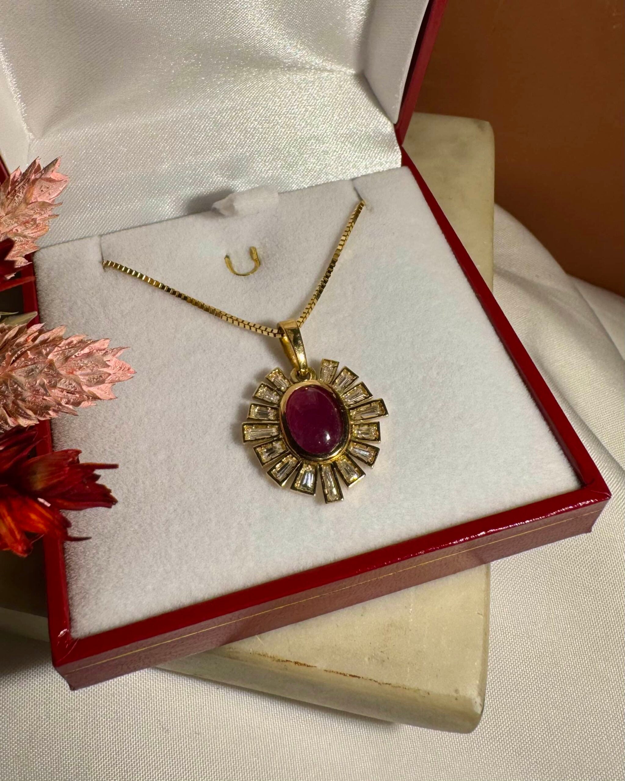 Pendentif Marguerite Rubis 2.10 carats &amp; 15 diamants "Alessandra"