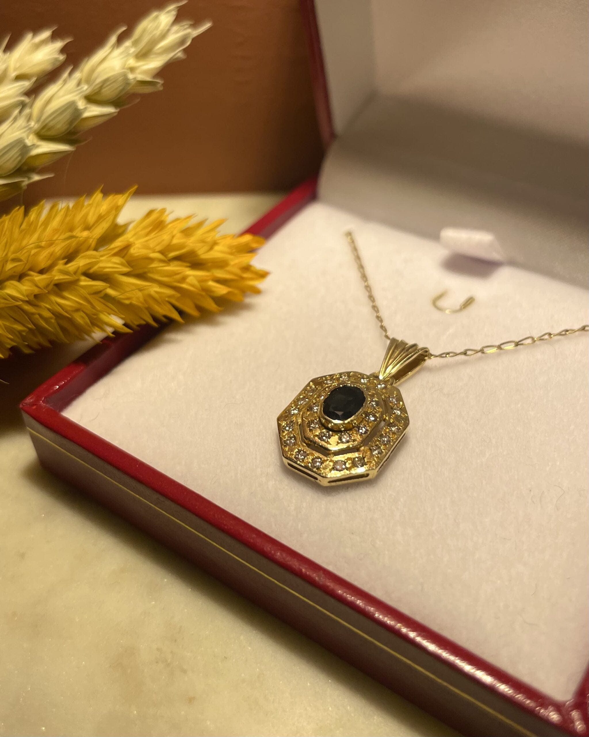 Pendentif style Art-Déco Saphir &amp; 28 Diamants "Ezra"